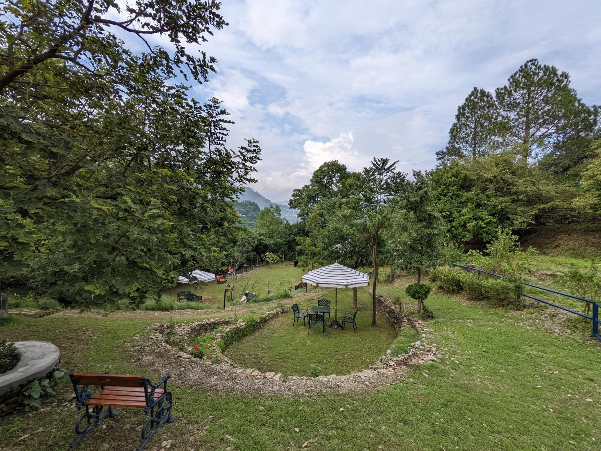 Hotel Blue Book At Gethia, Nainital Exterior foto