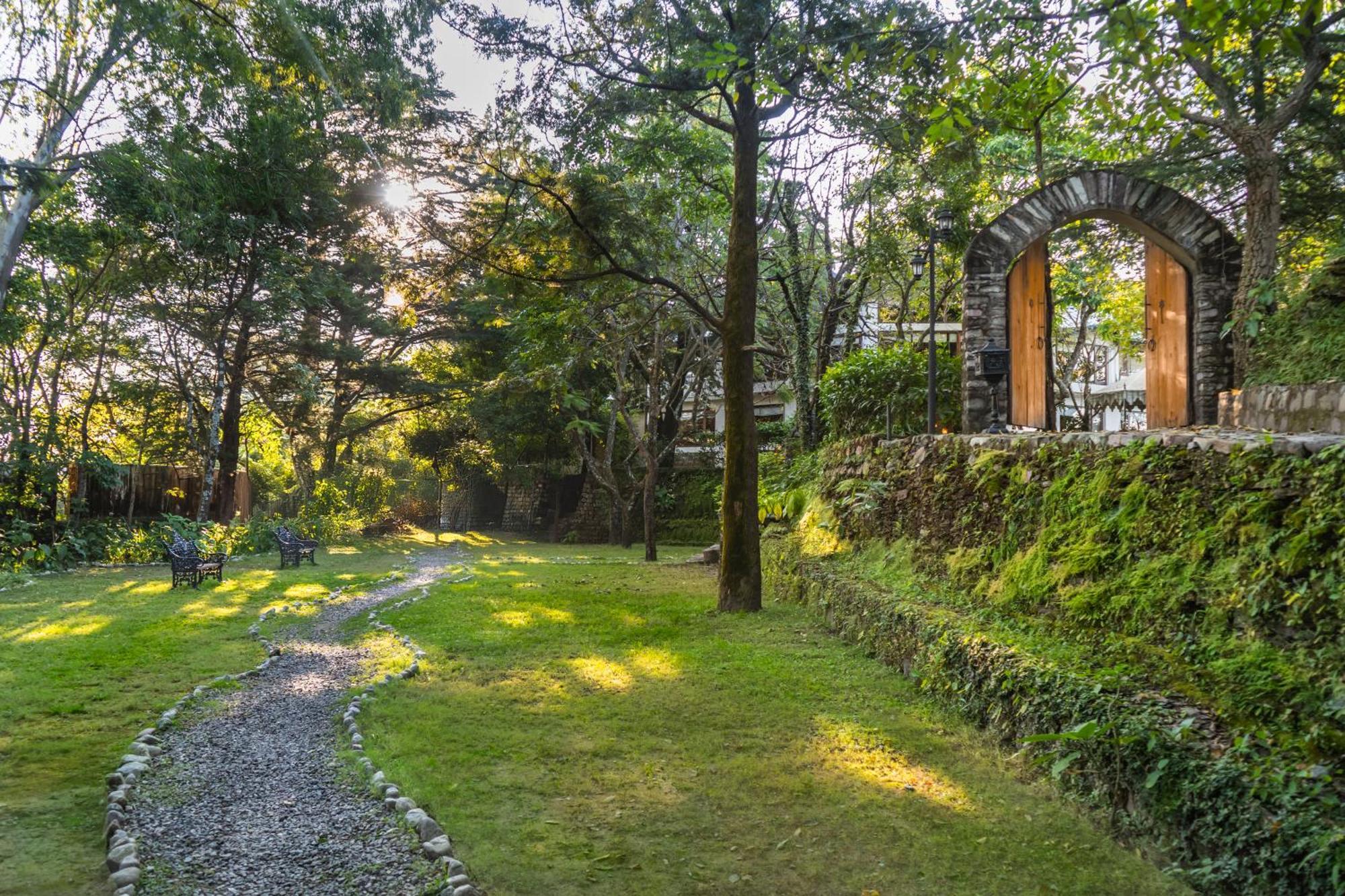 Hotel Blue Book At Gethia, Nainital Exterior foto